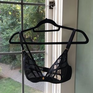 ❗️8/20 shop closes❗️ Black Sheer Chantelle Bra 32C